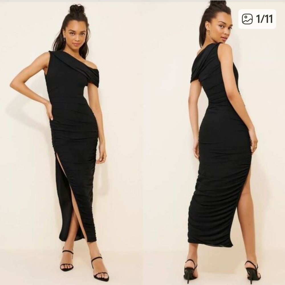 Elliatt Elegant Black Off-Shoulder Maxi Dress